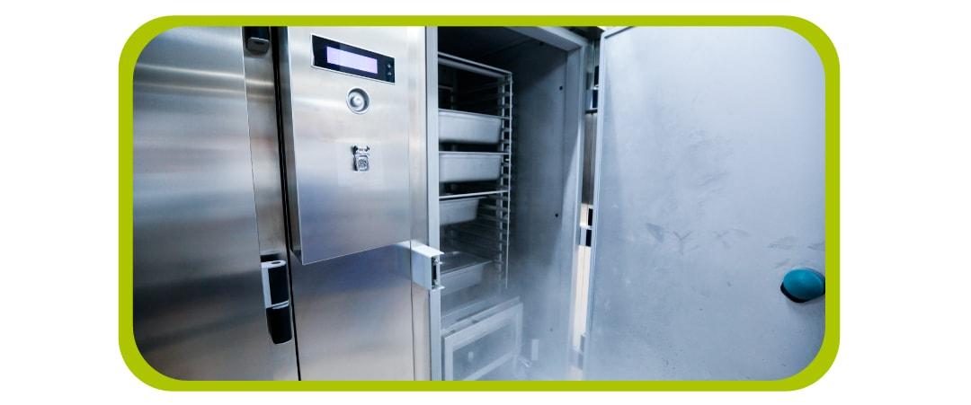 fotografía decorativa de un refrigerador de un restaurante