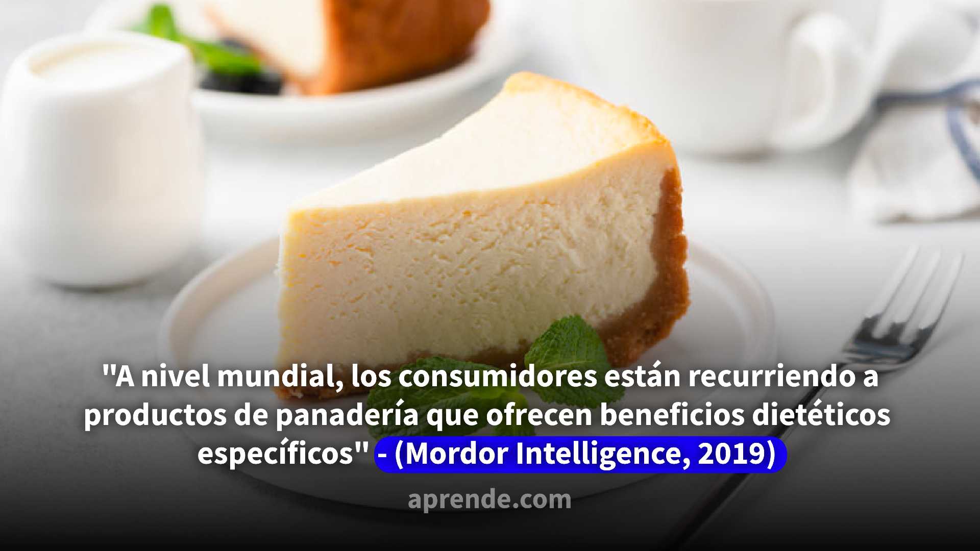 Pequeña porción de postre blanco de reposteria