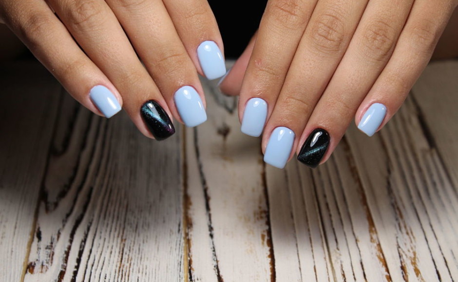 fotografía de las manos de una mujer con uñas saludables