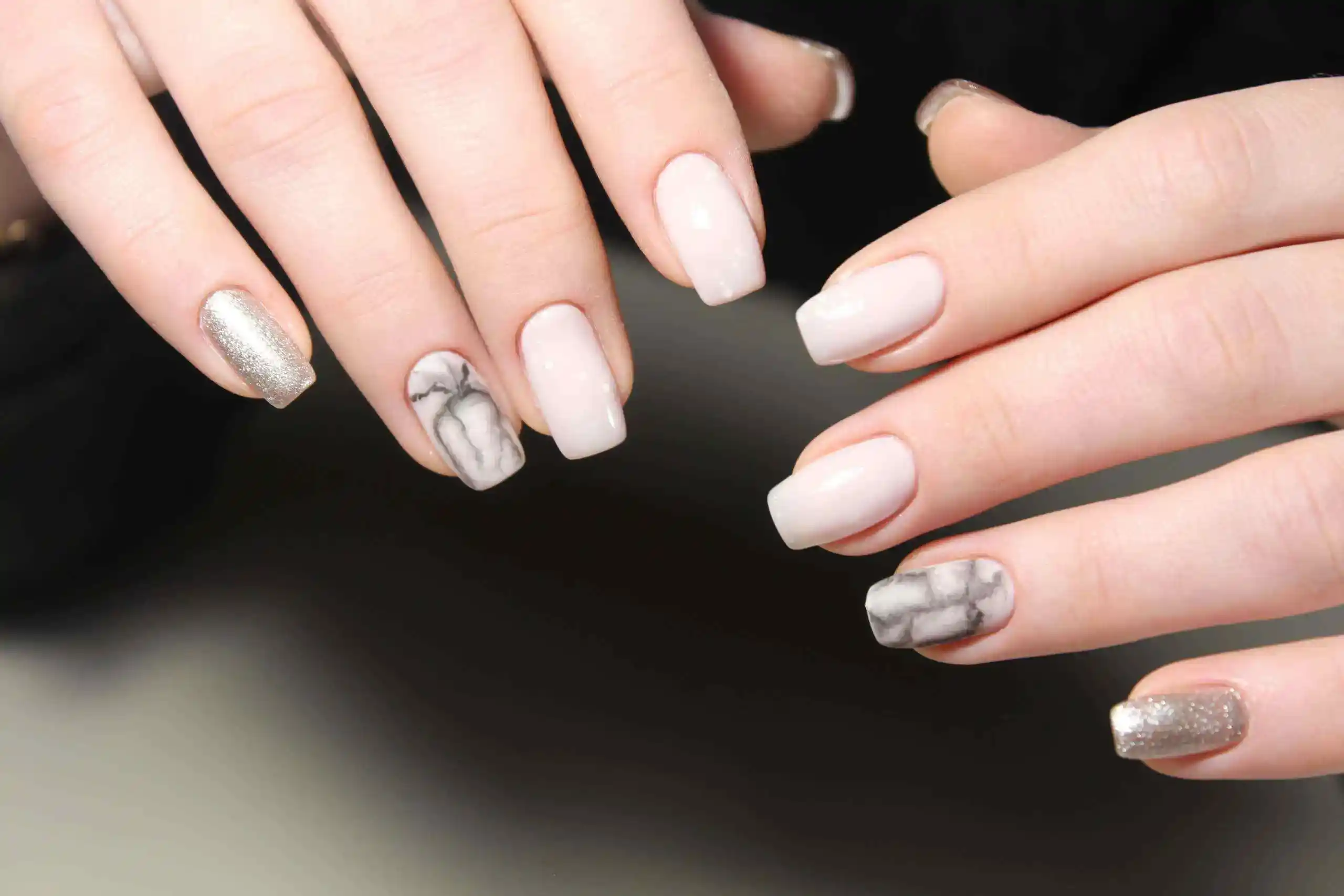 uñas acrilicas con diseño de marmol