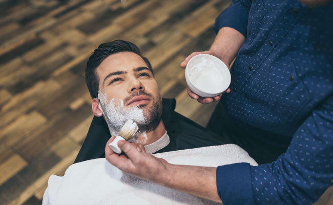 realizando-cortes-de-barba