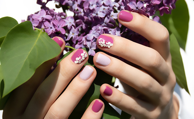 uñas con detalles florales