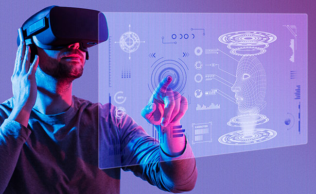 Persona utilizando gafas con realidad aumentada