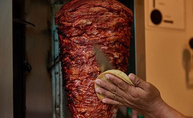 trompo con el cerdo para los tacos al pastor