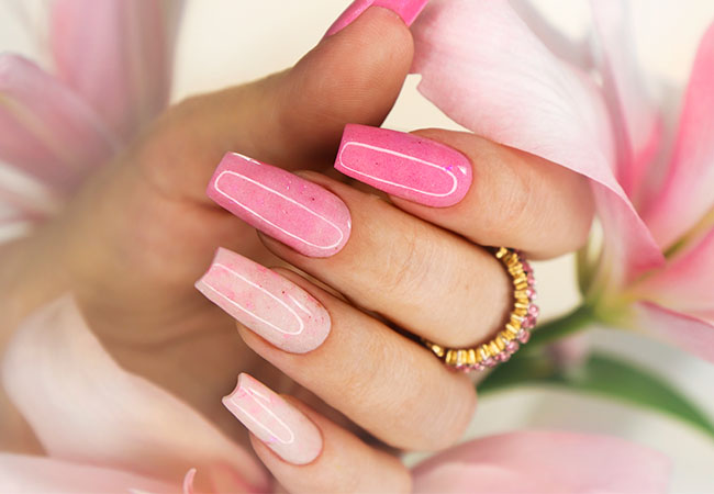 uñas largas rosas