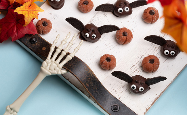 bandeja con trufas de halloween