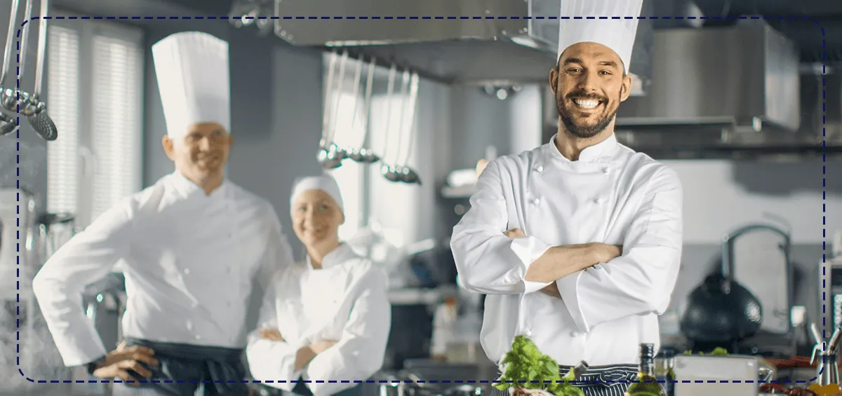 grupo de chefs sonriendo