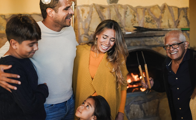 familia mexicana celebrando el fin de año