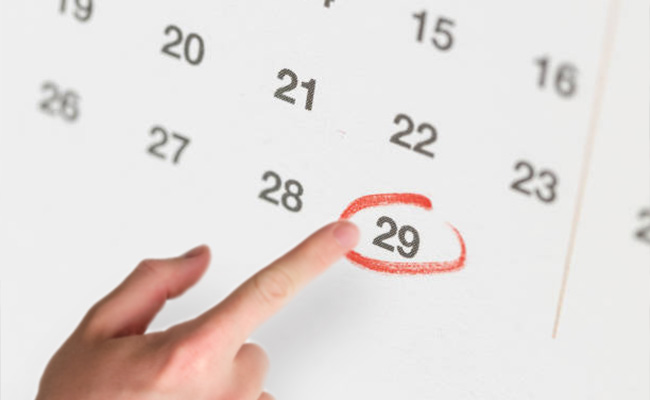 persona señalando el 29 de febrero (Año bisiesto)